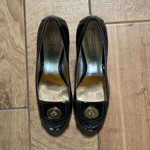 Brown Coach patent leather pump sz 6.5m